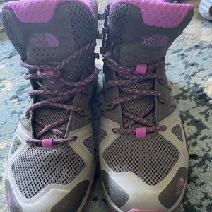 NEW The North Face Hiking Boots Shoes in Size 8.5
